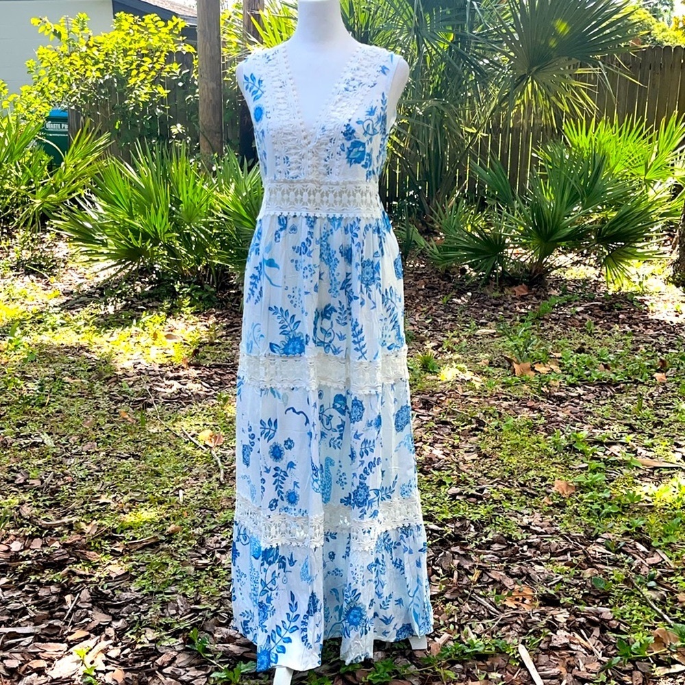 ZLEurope gorgeous blue/white plant/animal fully lined maxi dress size Medium